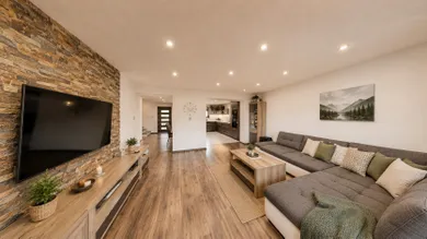 Eladó házak, 5-szobás, Banská Bystrica · €435 000
