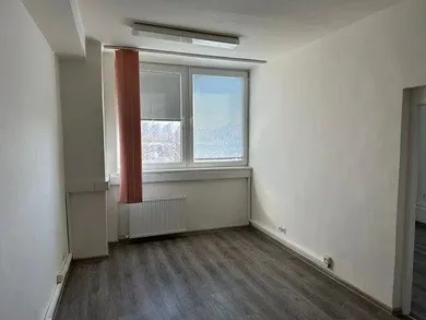 Komerčné priestory na prenájom, Bratislava-Petržalka · €8