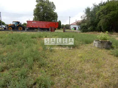 Na predaj pozemok, 812 m², Hronovce, -