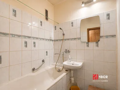 Na predaj 1-izbový byt, 29 m², Bratislava-Podunajské Biskupice