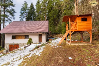 Na predaj 4-izbový rekreačný dom, 126 m², Námestovo, slanicka osada