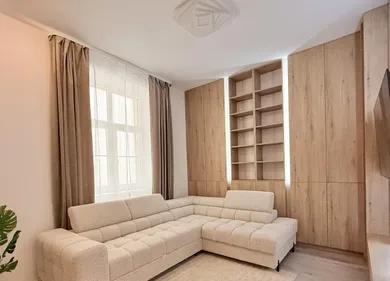 Na prenájom 3-izbový byt, 78 m², Bratislava-Staré Mesto, Zochova