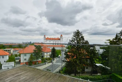 Na prenájom 2-izbový byt, 91 m², Bratislava-Staré Mesto, Mudroňova