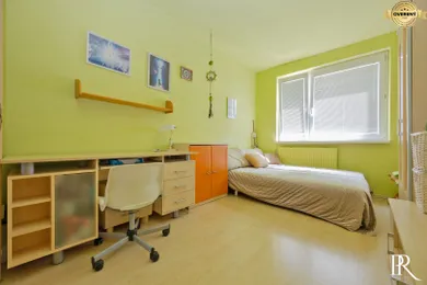 Na predaj 4-izbový byt, 83 m², Bratislava-Petržalka, Bohrova