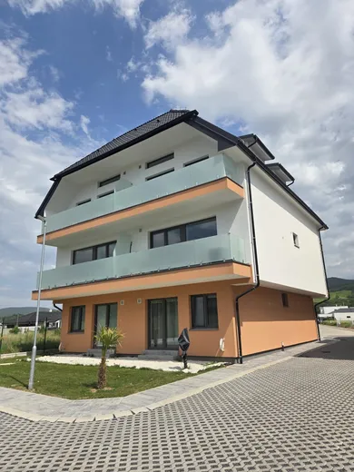 Eladó lakások, 2-szobás, Banka · €179 000