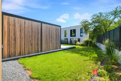 Na predaj dom, 383 m², Bratislava-Nové Mesto