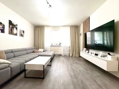 Na predaj 4-izbový byt, 84 m², Banská Bystrica