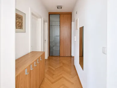 Na predaj 2-izbový byt, 59 m², Bratislava-Staré Mesto, Radlinského