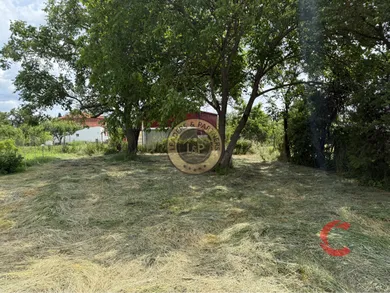 Na predaj pozemok, Seňa