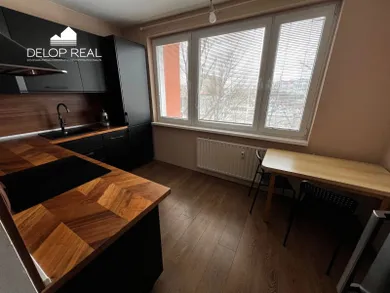 Na predaj 1-izbový byt, 36 m², Bratislava-Petržalka, Rovniankova