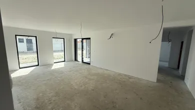 Na predaj 4-izbový dom, 150 m², Hviezdoslavov