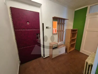 Na predaj 2-izbový byt, 60 m², Komárno, Zváračská