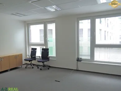Na prenájom komerčné, 300 m², Bratislava-Ružinov, Košická
