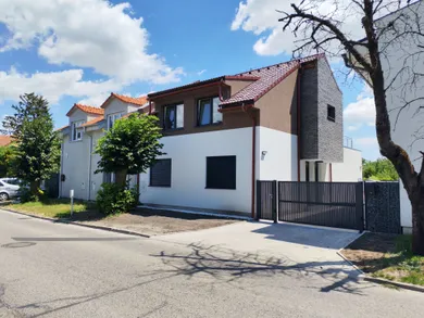 Квартиры на продажу, 4-комнатные, Senec · €305 000