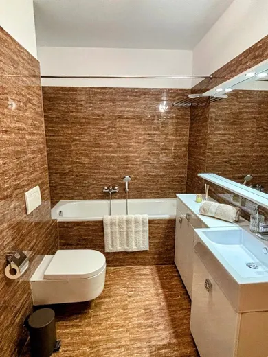 Na prenájom 2-izbový byt, 53 m², Bratislava-Petržalka, Budatinská