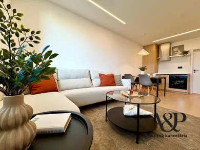 Na predaj 4-izbový byt, 67 m², Senica, J. Mudrocha