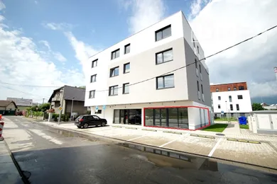 Lokale komercyjne na sprzedaż, Martin · €107 500