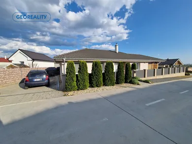 Domy na sprzedaż, 4-pokojowe, Levice · €285 000