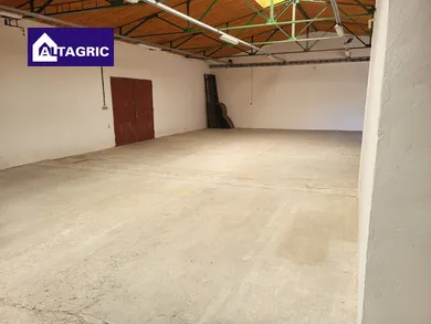 Na prenájom komerčné, 212 m², Bratislava-Dúbravka, Agátová