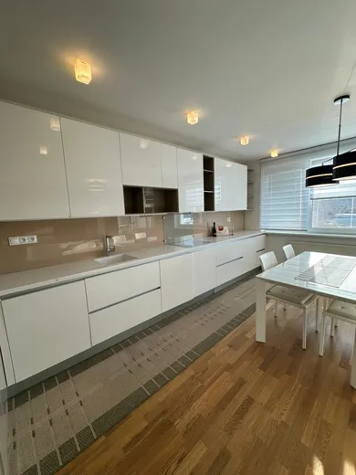 Na prenájom 3-izbový byt, 110 m², Bratislava-Dúbravka, Saratovská