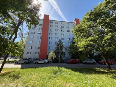 Mieszkania na sprzedaż, 4-pokojowe, Bratislava-Dúbravka · €234 990