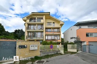 Na predaj dom, 244 m², Bratislava-Nové Mesto, Ambrova