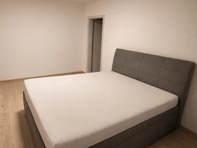 Na prenájom 3-izbový byt, 78 m², Pezinok, Majakovského