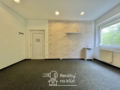 Na prenájom komerčné v Nové Zámky · €300 · Čiastočná rekonštrukcia
