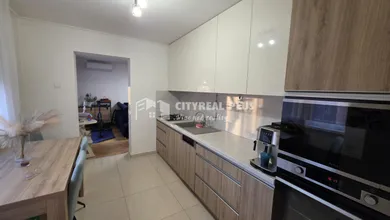 Na predaj 4-izbový byt, 90 m², Nové Zámky