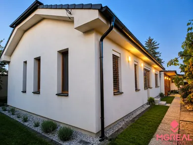 Domy na sprzedaż, 5-pokojowe, Nitra · €355 000