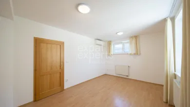 Na prenájom dom, 421 m², Bratislava-Nové Mesto