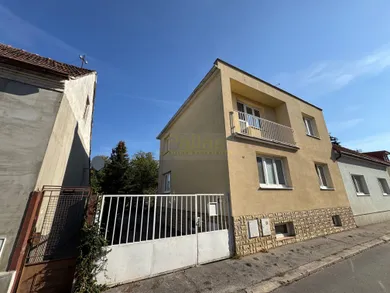 Na predaj 5-izbový dom, 239 m², Piešťany, Hodžova
