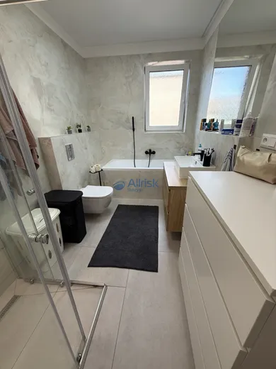 Na predaj 4-izbový byt, 115 m², Šaľa, Slnečná