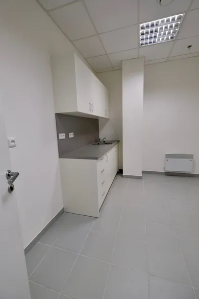 Na prenájom komerčné, Bratislava-Rača, Na pántoch
