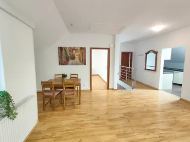 Na prenájom 3-izbový byt, 90 m², Piešťany, Teplická