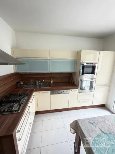 Mieszkania na wynajem, 4-pokojowe, Bratislava-Petržalka · €1150