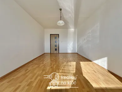 Na prenájom 1-izbový byt, 42 m², Nové Zámky, Nábrežná
