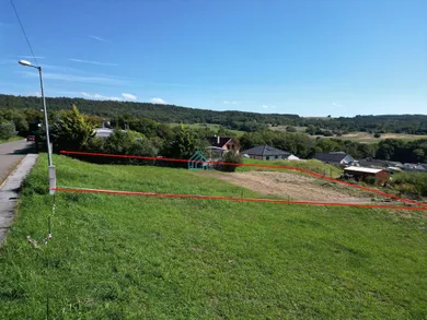 Na predaj pozemok, 160 m², Ploské