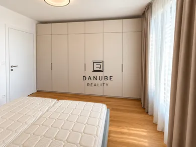 Na prenájom 2-izbový byt, 53 m², Bratislava-Ružinov, Trnavská cesta