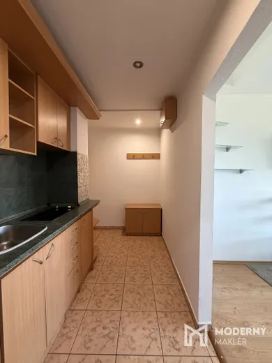Na prenájom 1-izbový byt, 33 m², Dubnica nad Váhom, Kpt.Nálepku