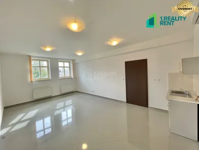 Na prenájom komerčné, 62 m², Žilina, Mariánske námestie