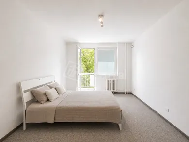 Na prenájom 2-izbový byt, 67 m², Šaľa, Bottova