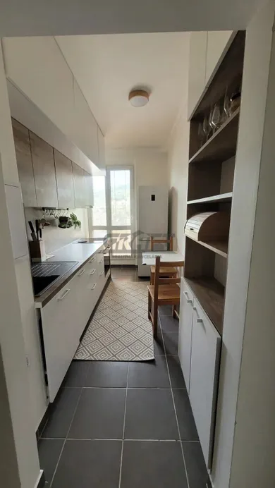 Byty na prenájom 3-izbový, Bratislava-Nové Mesto · €900