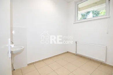 Na prenájom komerčné, 19 m², Bratislava-Petržalka, Šustekova
