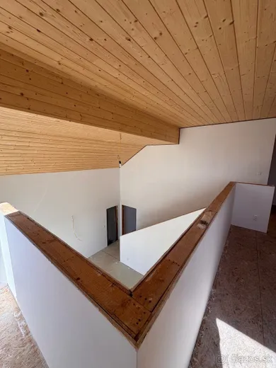Na predaj dom, 201 m², Veľká Lomnica, Pod lesom
