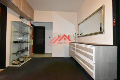 Na predaj 4-izbový byt, 83 m², Bratislava-Petržalka, Ambroseho