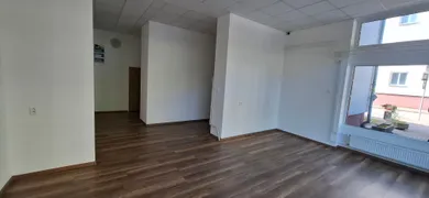 Na prenájom komerčné, 54 m², Trenčín, Martina Rázusa