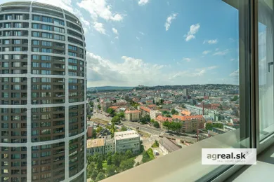 Na prenájom 3-izbový byt, 98 m², Bratislava-Staré Mesto, Továrenská