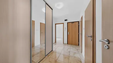 Na predaj 4-izbový byt, 79 m², Bratislava-Vrakuňa, Hnilecká