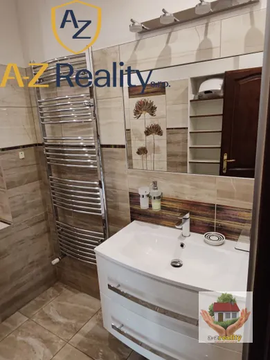 Na predaj 5-izbový dom, 120 m², Komárno